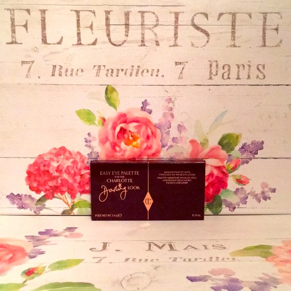 Charlotte Tillbury Darling Easy Eye Palette NWT 🎀 - Picture 2 of 10